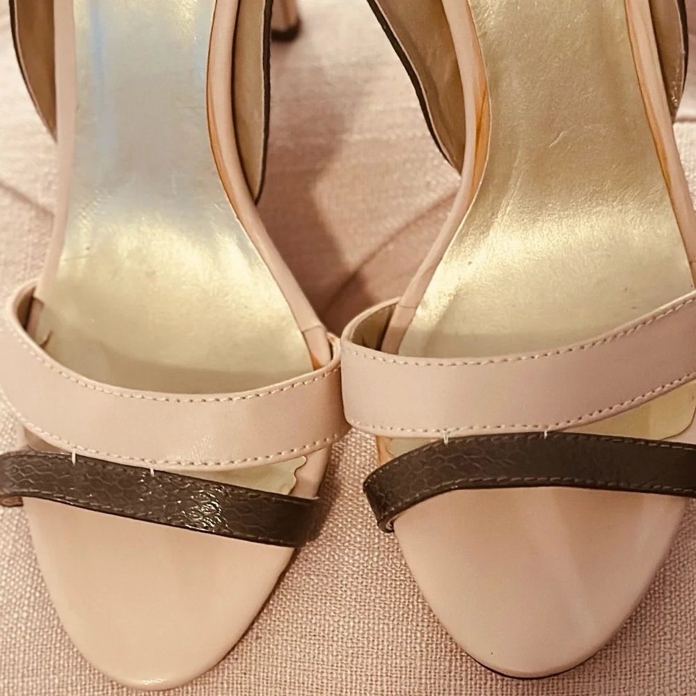 Shoe Dazzle Cream and Brown High Heels with Bold Contrast - Picture 5 of 6